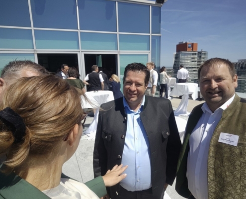 LJ Veteranen unter sich - Rudi Gutjahr (war Landesobmann der SMTK und BO-Stv., Pig Austria Obmann Georg Gstöttenbauer war auch BO-Stv.) im Gespräch mit AMA Marketing GF Christina Mutenthaler-Sipek